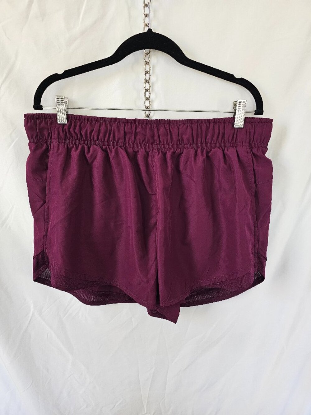 Athletic shorts with inner liner